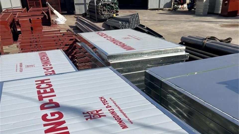Linha de produção de folheados para clientes do Sudeste Asiático entregue sem problemas