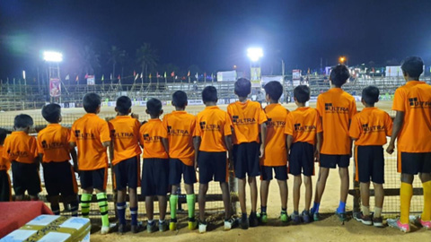 Jovens voando, ajudem o sonho