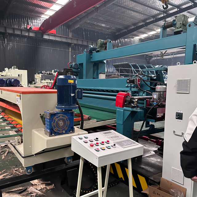 Máquinas de descamação de folheado de 8 pés de 8 pés de face chinesa face face face fato de folheado máquina de descascar máquina de capa de madeira de madeira rotativa máquina